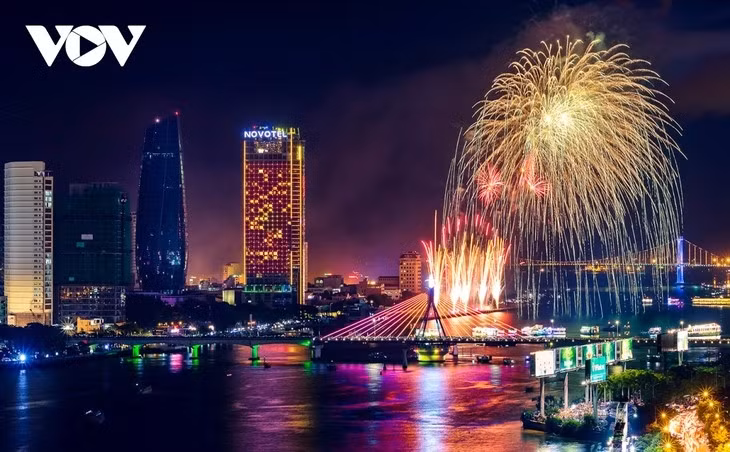 Cầu đi bộ Nguyễn Văn Trỗi - điểm nhấn du lịch đêm Đà Nẵng - Hình 3 Cau di bo Nguyen Van Troi - diem nhan du lich dem Da Nang-Hinh-3