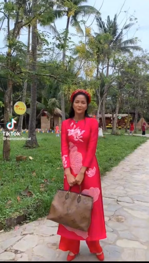 H'Hen Nie lai xai do hieu nhu pha, tui 70 trieu cung 