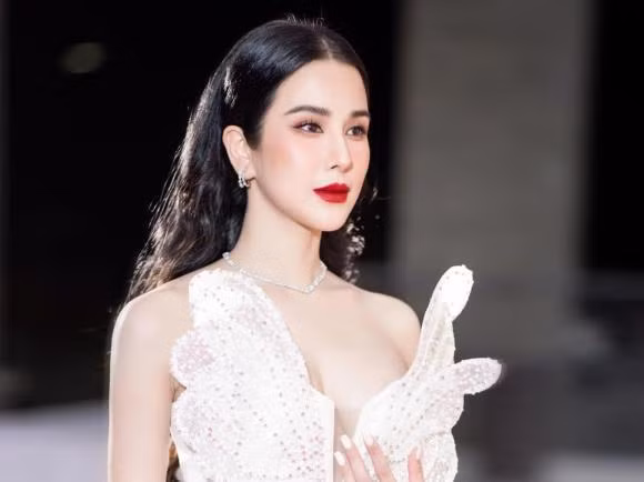 Diep Lam Anh xuat hien voi vong hai to dung, nhay nhot tung bung-Hinh-2