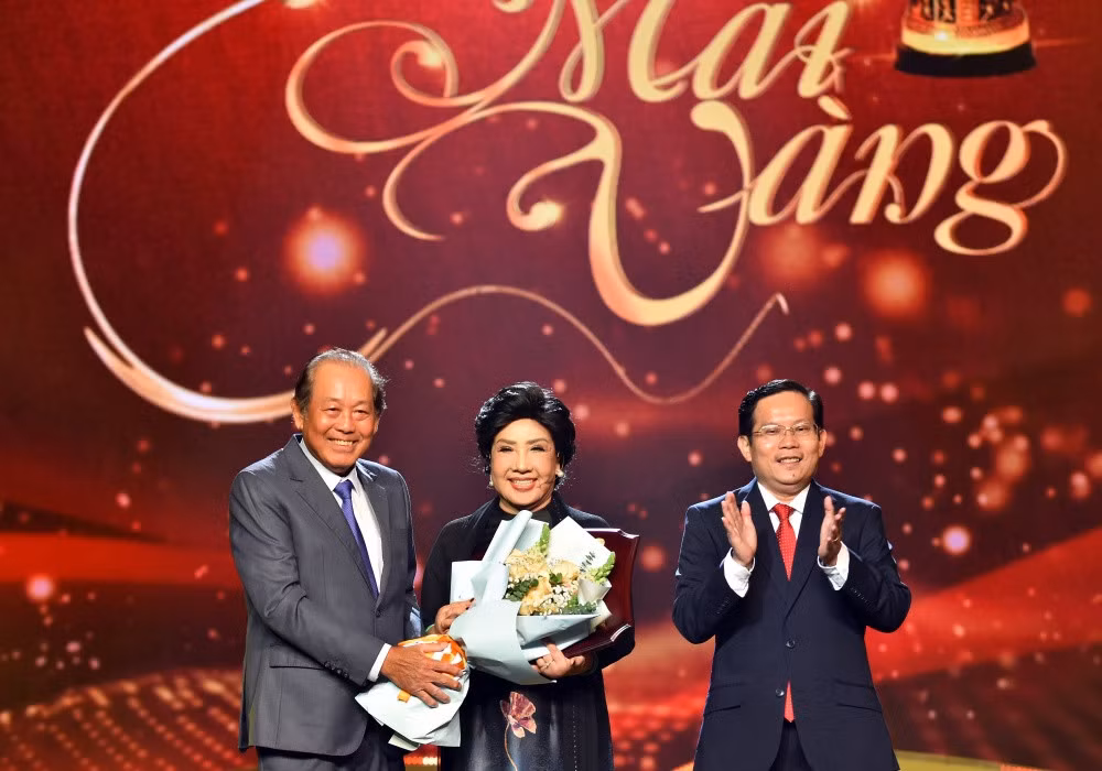 Nhan Phuc Vinh, Ninh Duong Lan Ngoc bat ngo doat giai Mai Vang