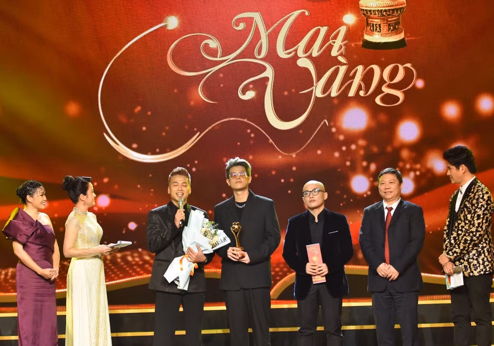 Nhan Phuc Vinh, Ninh Duong Lan Ngoc bat ngo doat giai Mai Vang-Hinh-9
