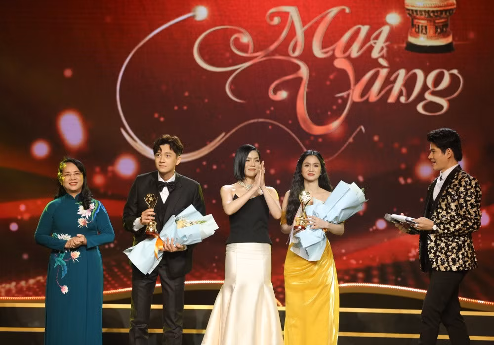 Nhan Phuc Vinh, Ninh Duong Lan Ngoc bat ngo doat giai Mai Vang-Hinh-8