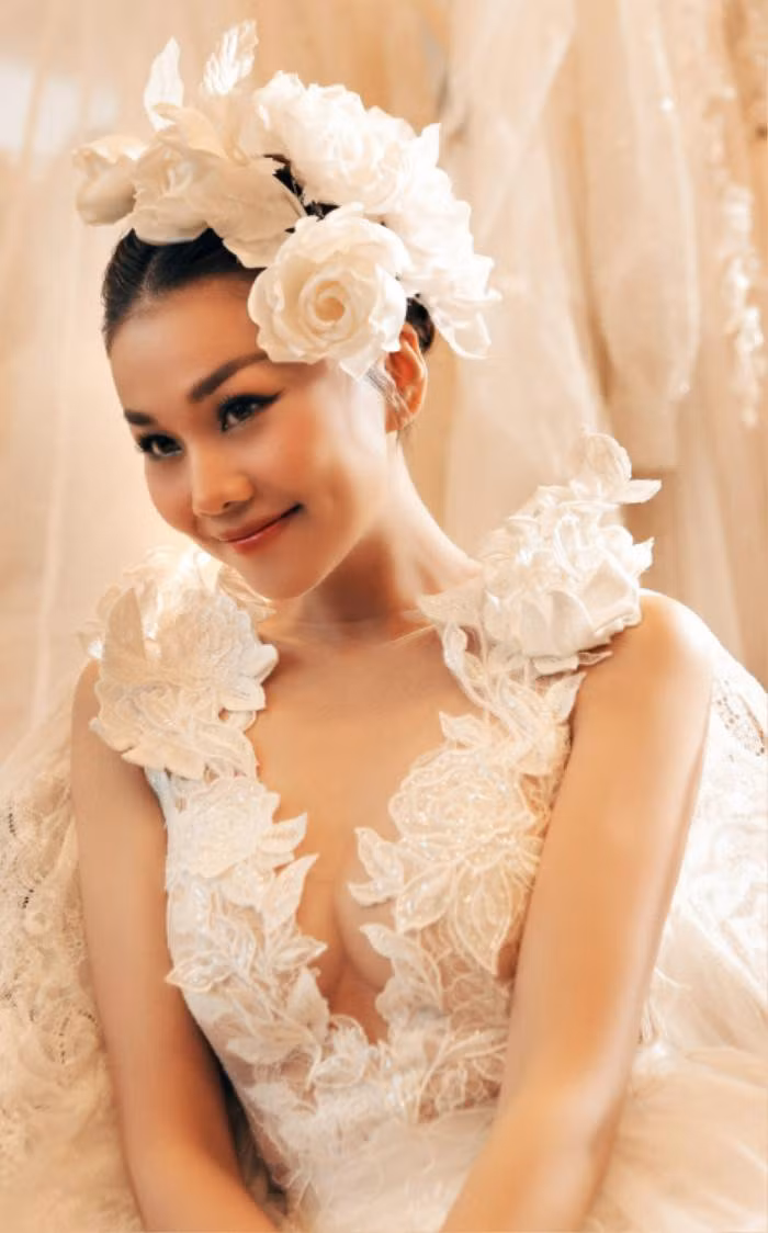 Sieu mau Thanh Hang nhan loi cau hon, chuan bi len xe hoa?-Hinh-2