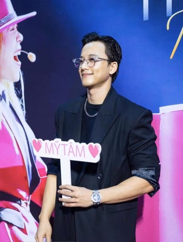 Mai Tai Phen sanh doi ben My Tam trong tiec sinh nhat-Hinh-4