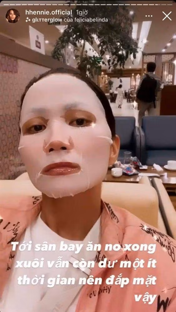 H'Hen Niê là mỹ nhân Việt có nhiều pha đắp mặt nạ gây cười.