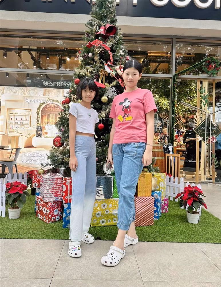 Cả hai con gái Bình Minh đều thừa hưởng chiều cao từ bố.