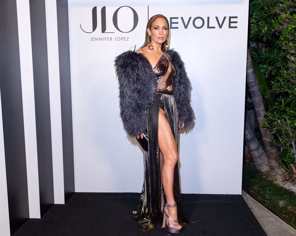 So thich dien vay xe den eo cua Jennifer Lopez-Hinh-3
