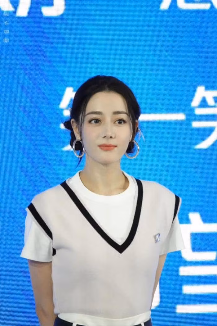 Dich Le Nhiet Ba len tieng ve tin don mang bau-Hinh-2