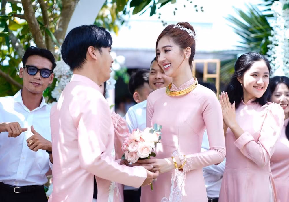 Tuệ Như nói do còn trẻ nên đôi lúc suy nghĩ chưa thấu đáo. Cô cảm ơn chồng vì luôn kiên nhẫn giúp mình hiểu vấn đề để cả hai cùng cố gắng.