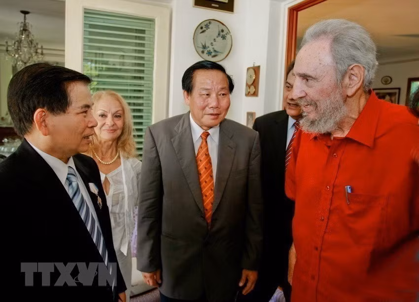 Ngày 28/9/2009, tại thủ đô La Habana, Lãnh tụ Fidel Castro tiếp Chủ tịch nước Nguyễn Minh Triết thăm hữu nghị chính thức Cuba. (Ảnh TTXVN phát).