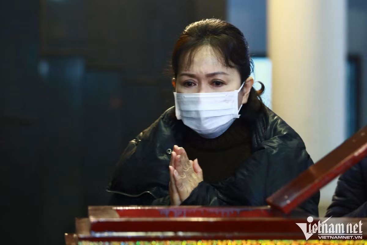 Hình ảnh xúc động trong đám tang NSND Doãn Hoàng Giang - Hình 2 Hinh anh xuc dong trong dam tang NSND Doan Hoang Giang-Hinh-2