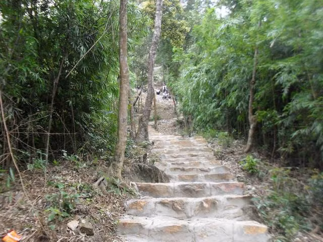 Đường lên Am Ngọa Vân.