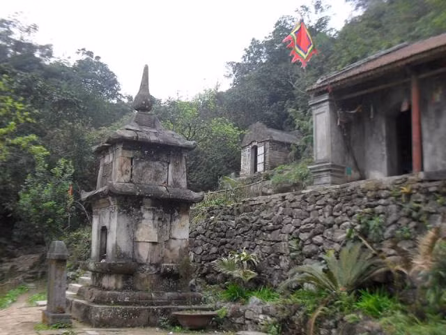 Tháp Am Ngọa Vân.