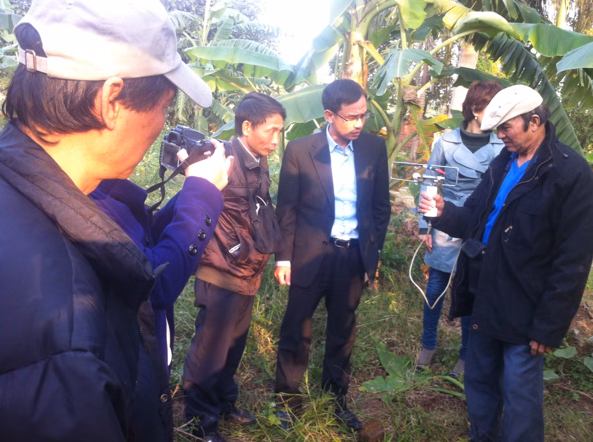 Bãi đất hoang gần nhà bác sĩ Tường cũng không phát hiện được dấu hiệu khả nghi chưa xác chị Huyền.