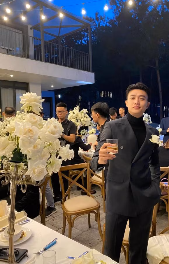 Quốc Trường bất ngờ bị réo tên vào ồn ào mắc bệnh ngôi sao - Hình 2 Quoc Truong bat ngo bi reo ten vao on ao mac benh ngoi sao-Hinh-2