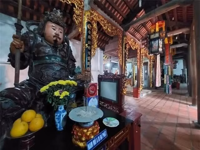 Trong chiến tranh, chùa Đậu bị phá huy nên tượng bà Đậu được đưa đến thờ trong chùa Dâu. Vì chùa Dâu thờ thần mây (người đứng đầu trong Tứ pháp) nên nơi đây cũng trở thành trung tâm của tín ngưỡng này cả vùng Dâu lẫn cả Việt Nam. 