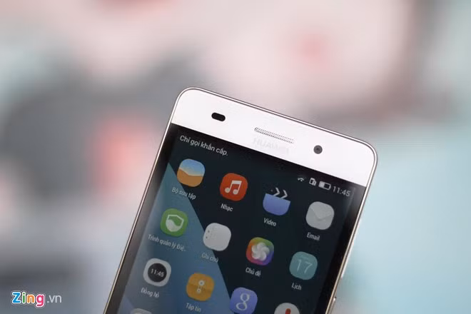 Máy ảnh phụ có độ phân giải 5 MP, hỗ trợ nhiều chức năng chụp selfie.