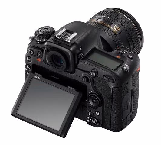 Ngoài ra, D500 có dải ISO từ 100-51.200 và có thể mở rộng từ 50-1.640.000. Một con số cũng ấn tượng không kém so với siêu phẩm D5. Tốc độ chụp của máy đạt 10 khung hình/giây ở chế độ thường và 14 khung hình/giây ở chế độ khóa gương lật.
