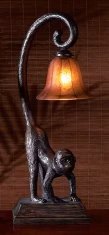 Khỉ trên đèn đồng cổ của châu Âu. 