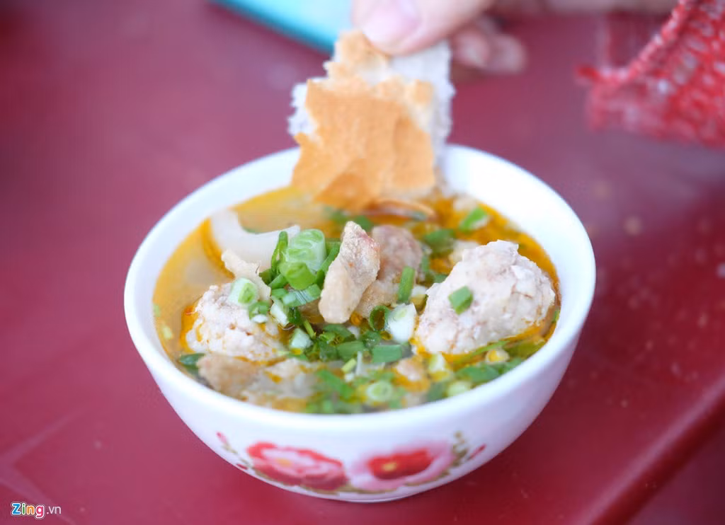 Đây cũng là vấn đề chung của tiêu cự 35mm trên tất cả các dòng máy.