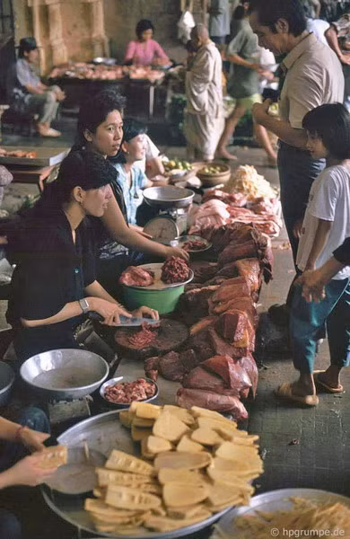 Khu vực bán thịt.