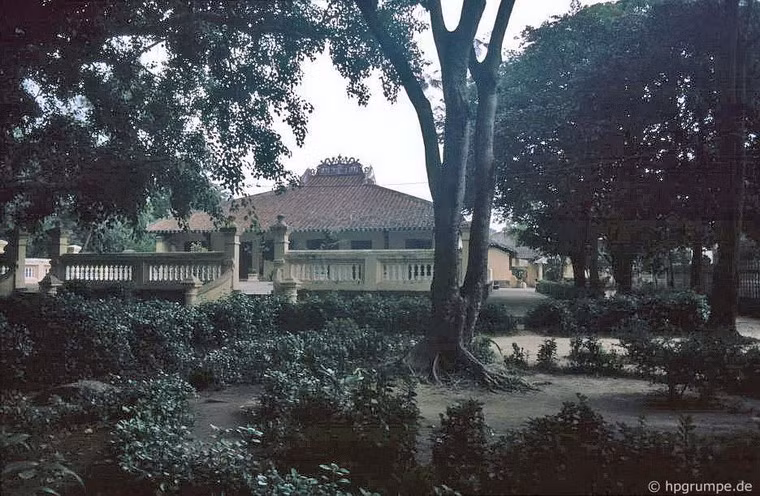 Chùa Giác Lâm, một trong những ngôi chùa cổ nhất Sài Gòn, được xây dựng từ năm 1744.