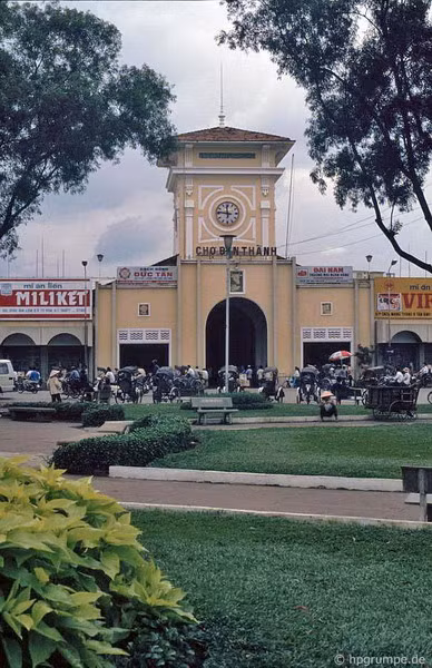 Chợ Bến Thành, một biểu tượng nổi tiếng của Sài Gòn.