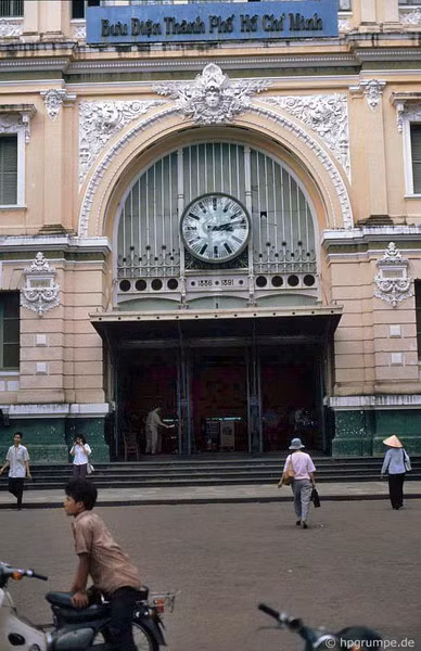 Bưu điện trung tâm TP HCM là một công trình cổ tiêu biểu khác, được xây dựng từ năm 1886–1891.