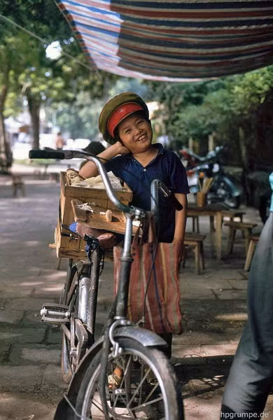 Cậu bé bán kem ngộ nghĩnh.