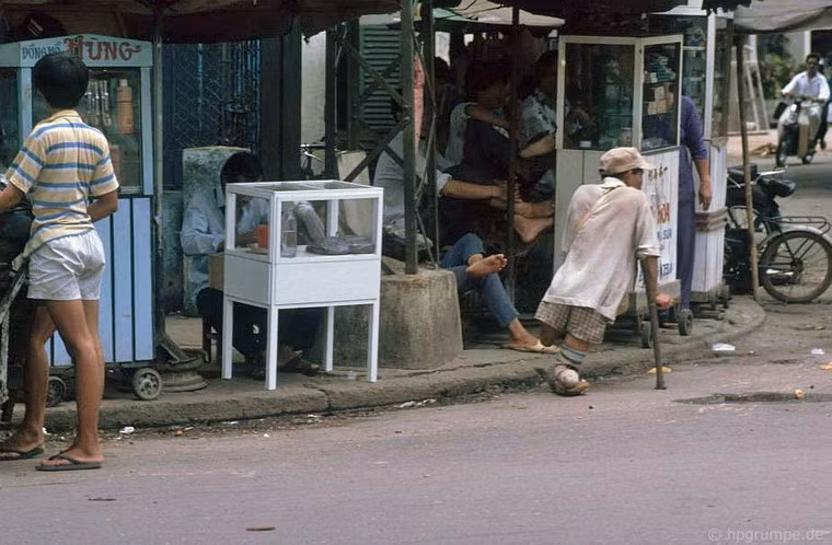 Các hiệu sửa đồng hồ.