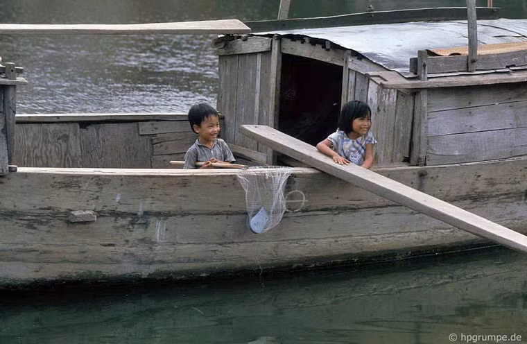 Cuộc sống còn khó khăn nhưng niềm lạc quan không bao giờ thiếu.