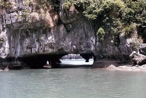 Mỗi hòn đảo lại có một hình dáng kỳ thú khác nhau.