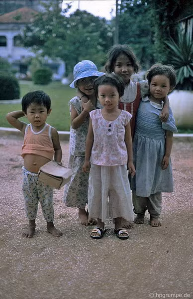 Một "đội quân" ăn xin xuất hiện trong công viên.