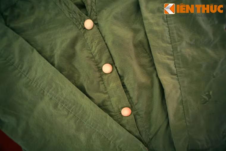 Chiếc áo gió tướng Nguyễn Thị Định đã sử dụng thời gian công tác tại Khu 2, tỉnh Đồng Tháp từ năm 1962-1963.