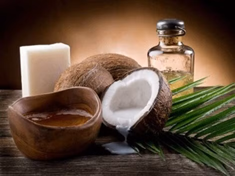 Ngoài ra, không cần nấu nướng cầu kỳ. Bạn có thể bổ sung năng lượng cho ngày mới bằng cách nhấm nháp một muỗng dầu dừa mỗi sáng.