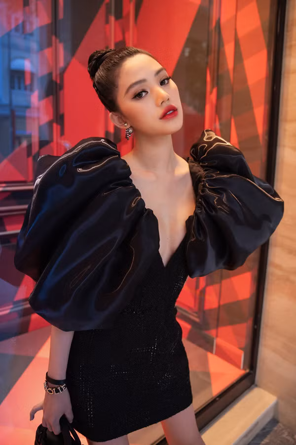 Jolie Nguyễn có phát ngôn sốc về tiền bạc như thế nào? - Hình 5 Jolie Nguyen co phat ngon soc ve tien bac nhu the nao?-Hinh-5