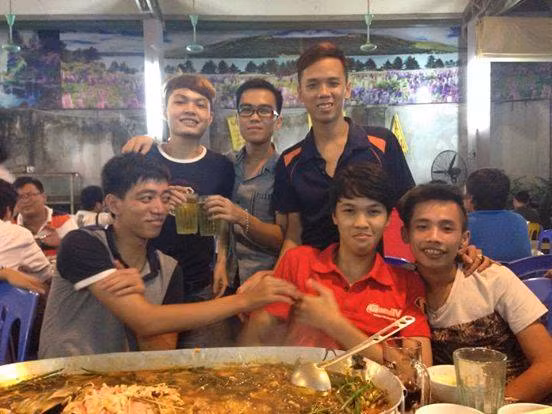Đại học Mỏ - Địa chất là nơi Chim sẻ đi nắng Nguyễn Đức Bình nộp nguyện vọng 2. "Đầu quân" cho một trường khá "chất", Chim sẻ đi nắng nhận được sự chào đón của nhiều "tiền bối", những người đàn anh khóa trên và bạn bè.