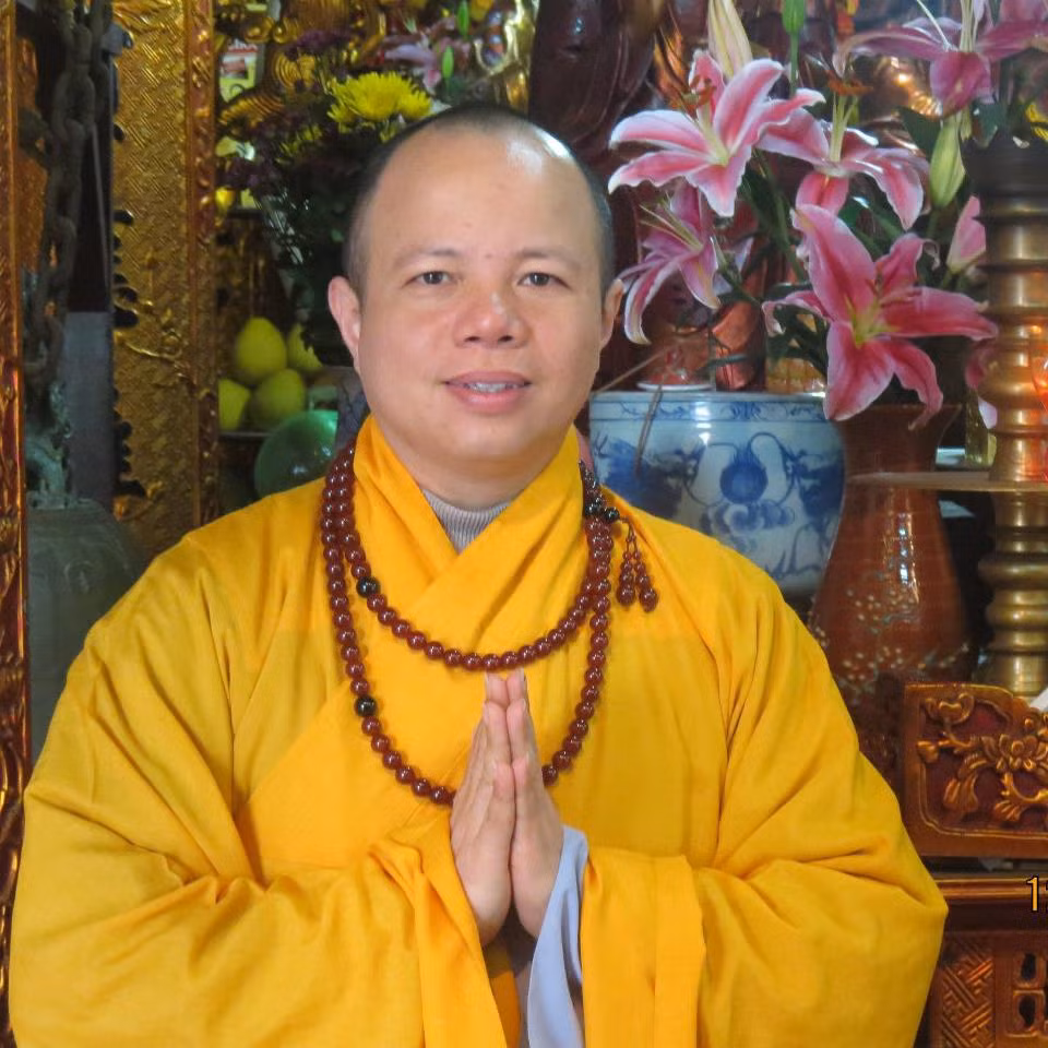 Theo tìm hiểu, sư thầy trong loạt hình ảnh "sành điệu" gây xôn xao là thầy Thích Thanh Cường - trụ trì chùa Cương Xá, xã Tân Hưng, Hải Dương.
