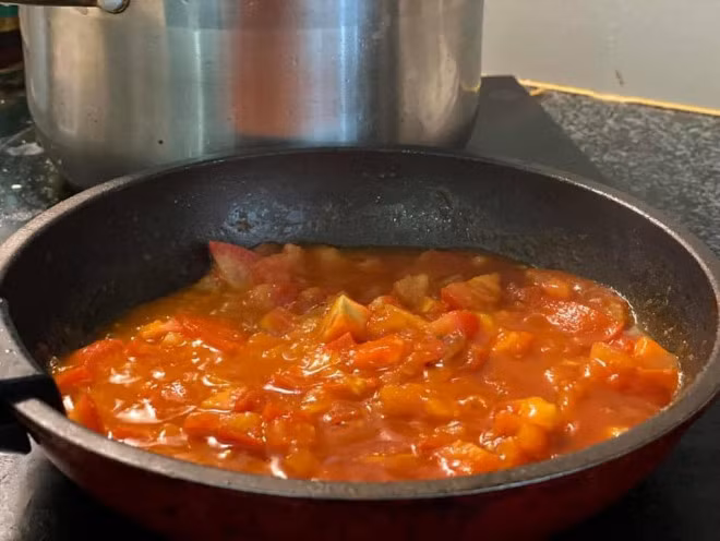 Phở bò sốt vang ngon miệng, ngon mắt chỉ với 5 bước cực đơn giản - Hình 4 Pho bo sot vang ngon mieng, ngon mat chi voi 5 buoc cuc don gian-Hinh-4