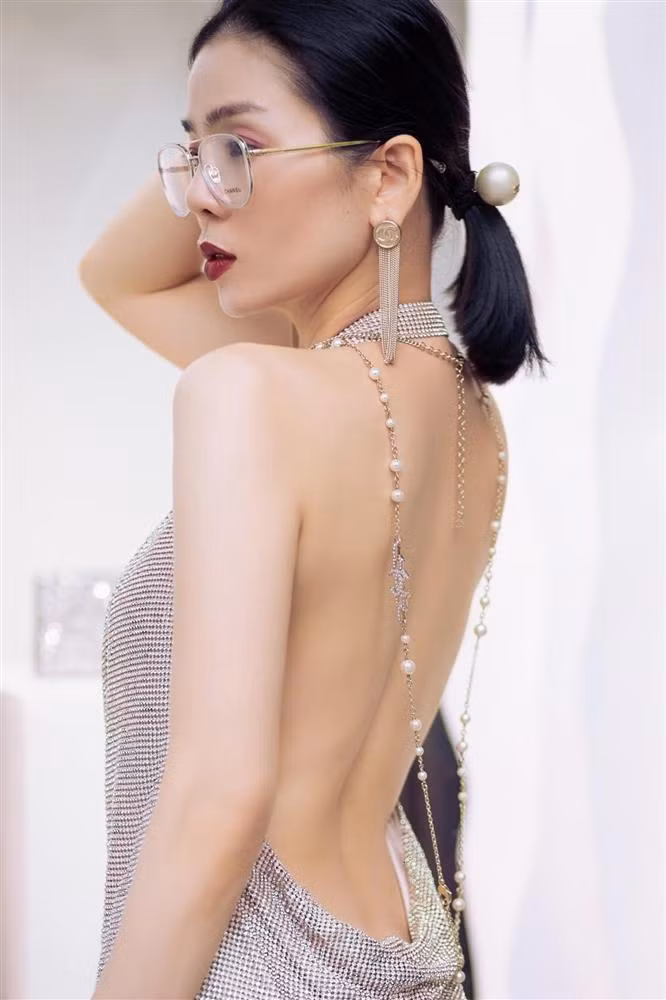 Le Quyen 'an dut' Ha Ho nhung kho dau lai dan hau khi dung hang-Hinh-3