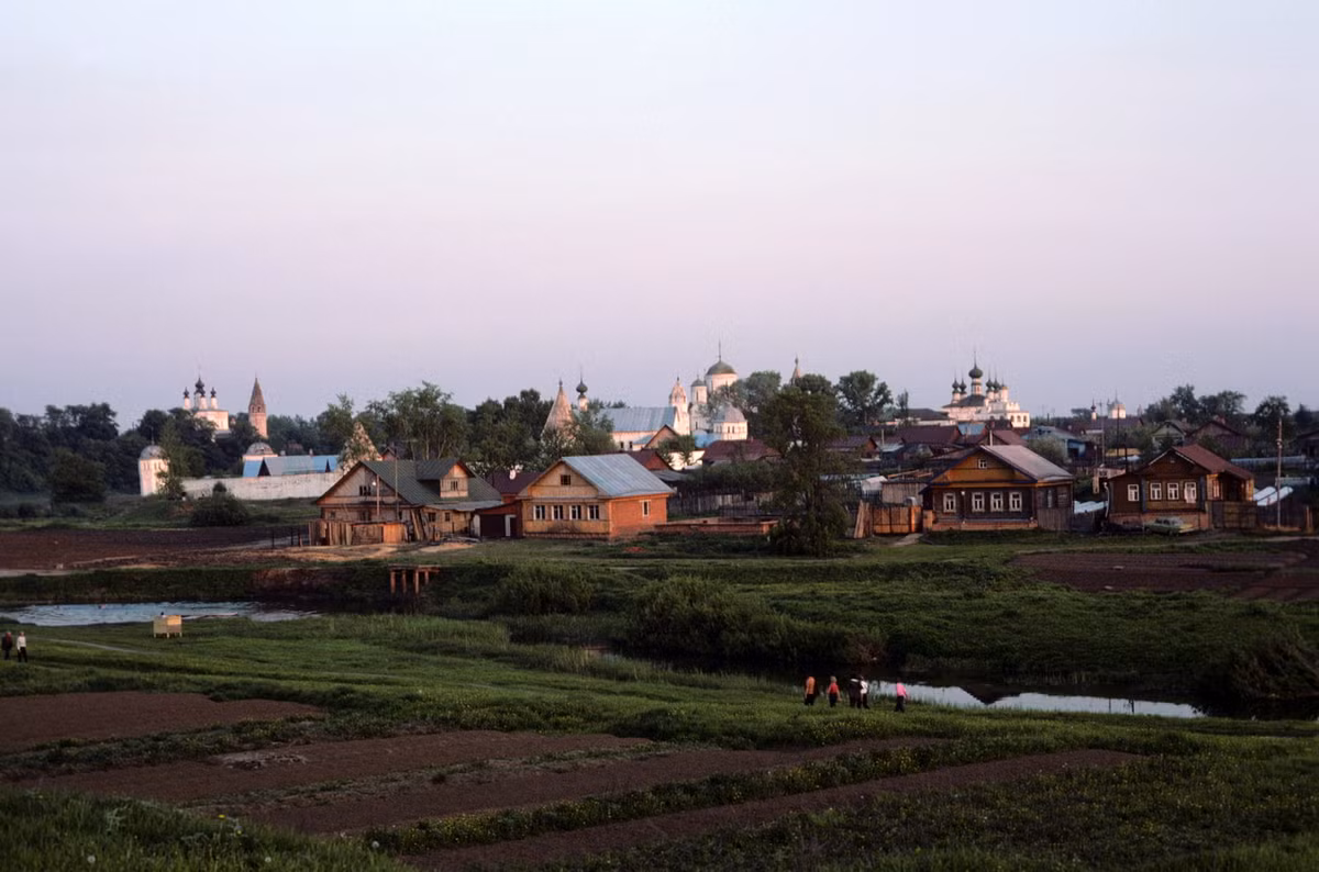 Nét cổ kính của thị trấn Suzdal, nơi có các di tích nổi tiếng như điện Kremly Suzdal, nhiều tu viện và nhà gỗ tuổi đời hàng thế kỷ.