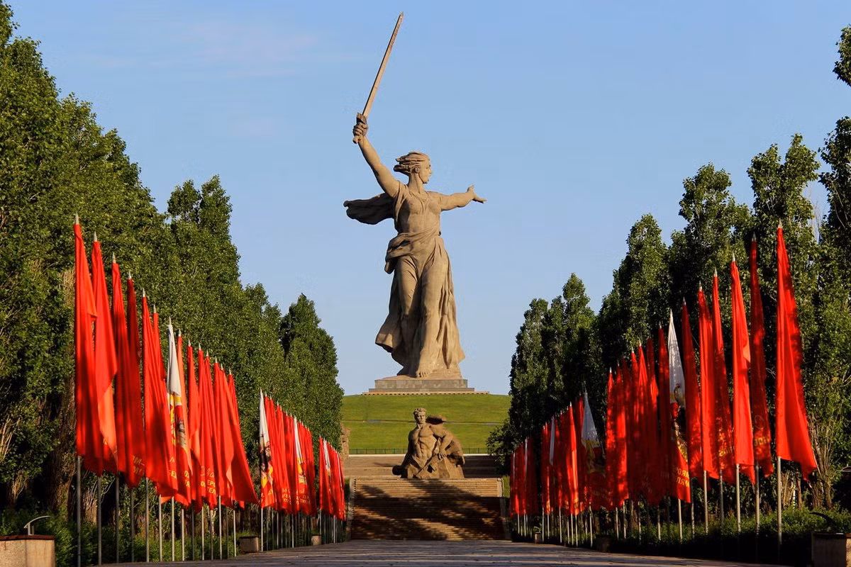 Thành phố Stalingrad. Trong 200 ngày đêm khói lửa của mặt trận khốc liệt bậc nhất thời Thế chiến II (23/8/1942 – 2/2/1943), Stalingrad đã hầu như bị phá hủy hoàn toàn. Nhưng đổi lại, Hồng quân đã có một chiến thắng vĩ đại, tạo ra bước ngoặt quan trọng quyết định tương lai của cuộc chiến cũng như vận mệnh thế giới. Ảnh: МАУ Экоцентр.