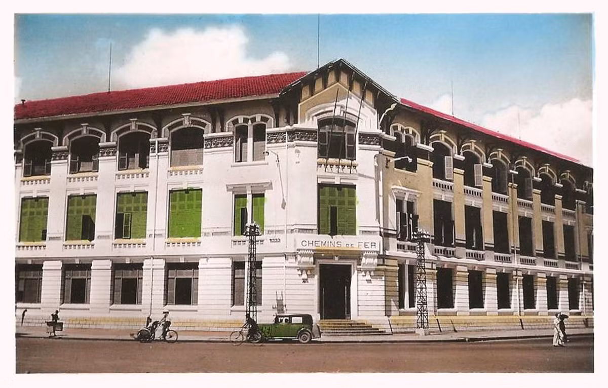 Trụ sở Công ty Hỏa xa Đông Dương, ngày nay thuộc về Tổng công ty Đường sắt Việt Nam, nằm cạnh Bệnh viện Đa khoa Sài Gòn, đối diện ga metro Bến Thành.