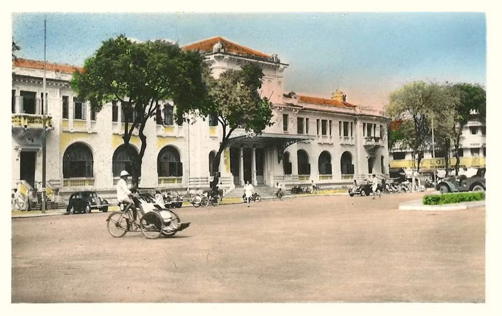 Tổng nha Ngân khố nằm trên đại lộ Charner, nay là Kho Bạc Nhà Nước TP HCM, 37 Nguyễn Huệ.