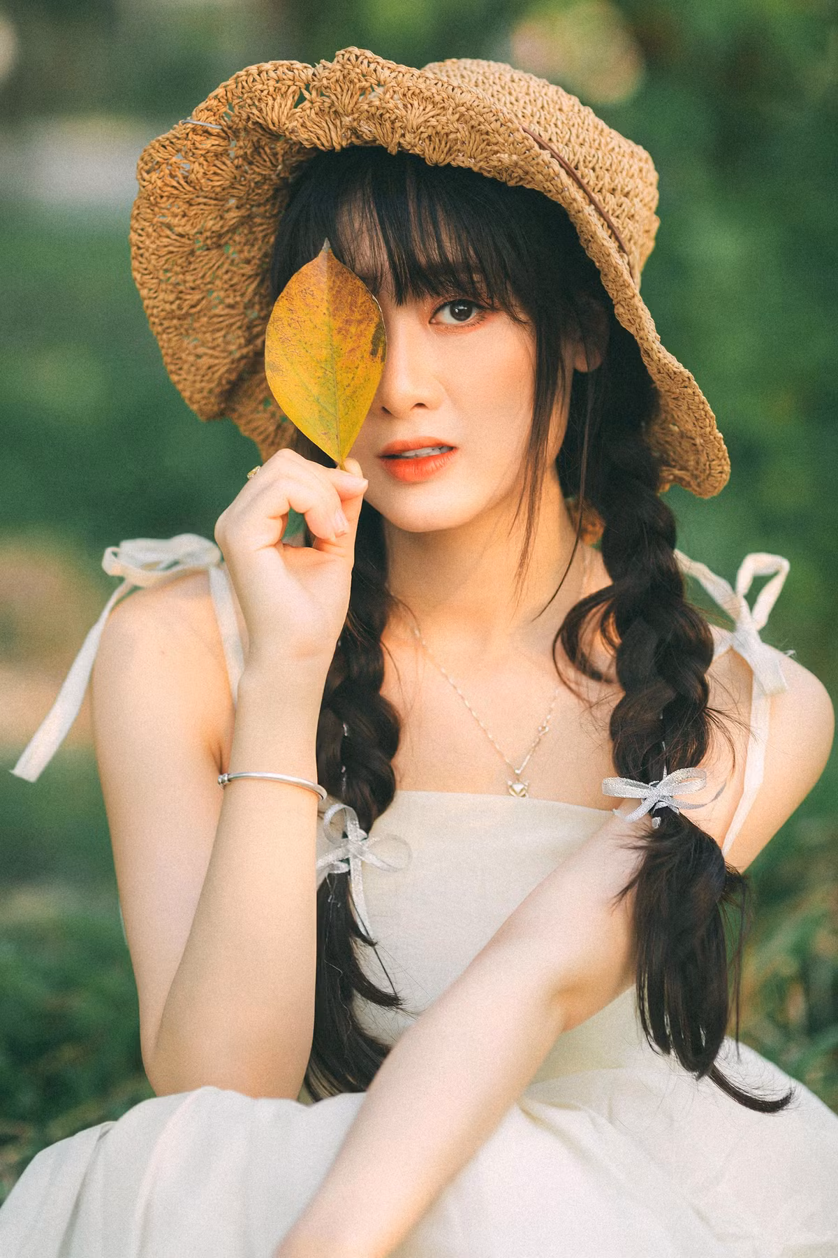 Nu sinh truong Dai hoc Hoa Binh khien 