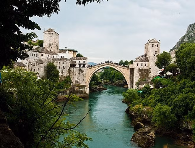 Sông Neretva bắt nguồn từ trong dãy núi Dinanic, nằm ở độ cao 1.609m so với mực nước biển và được mệnh danh là một trong những nơi lạnh nhất trên thế giới (Nguồn: Tuổi trẻ)