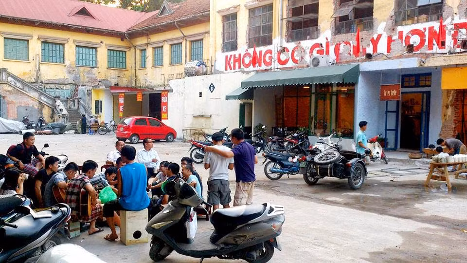 Zone 9 là một tổ hợp vui chơi, giải trí của giới trẻ gồm cafe, quán bar (vũ trường), studio chụp ảnh, shop thời trang, lớp học yoga, thư viện... tọa lạc trên khu đất rộng hơn 11.000 m2 của Xí nghiệp Dược phẩm Trung ương 2 tại địa chỉ số 9A Trần Thánh Tông (quận Hai Bà Trưng, Hà Nội).