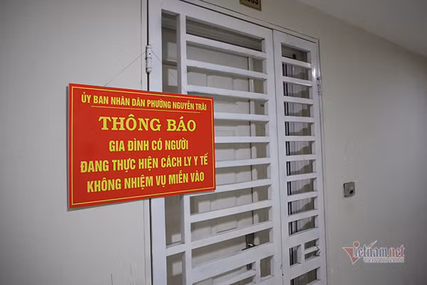 Ly do Ha Noi con de dat chuyen cach ly F1 tai nha?