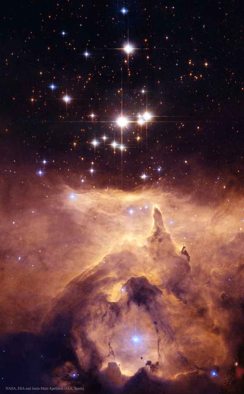 Cụm sao Pismis 24 nằm ở trung tâm của tinh vân lớn NGC 6357 thuộc chòm sao Thiên Yết (Scorpion) và cách Trái Đất khoảng 8.000 năm ánh sáng.