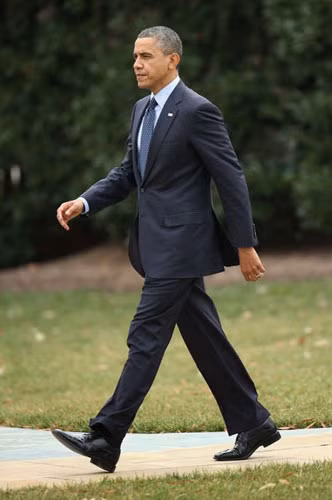 3. Barack Obama - Tổng thống Mỹ: Người đàn ông quyền lực nhất thế giới ưa chuộng thương hiệu Hartmarx có trụ sở ở Chicago với phong cách lịch lãm, toát lên phong thái và quyền lực của mình.